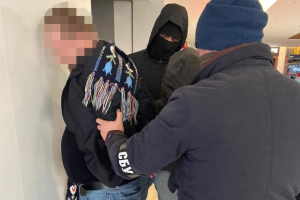 Предлагали мандат нардепа: в Киеве задержали "дуэт" мошенников