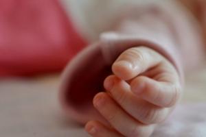 На Одесчине дети обварили кипятком младшего брата: мать не вызвала медиков, ребенок умер