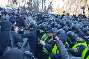 Митинг под Верховной Радой перерос в массовые столкновения: есть пострадавшие и задержанные