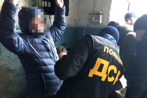 На Луганщине при получении крупной взятки задержали чиновника Госгеокадастра
