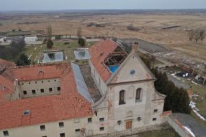 На Львовщине провалилась крыша старинного монастыря