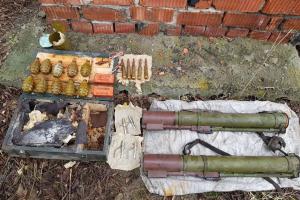 На Луганщине в районе Счастья СБУ изъяла оружейный арсенал