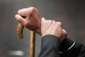 Кто выйдет на пенсию в 60 лет, а кто в 65: минимальный срок стажа, требуемый в Украине