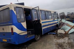 Жуткое ЧП на Днепропетровщине: водитель автобуса, заполненного детьми, умер во время движения