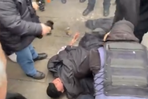 Под офисом Зеленского мужчина поджег себя: в ОПУ дали комментарий