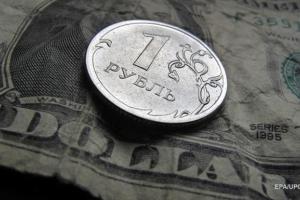 Черный понедельник: российский рубль рухнул вслед за нефтью