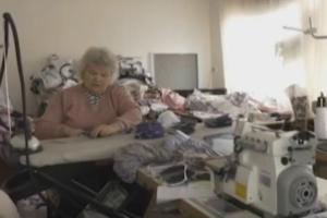 "Заказывают со всей Украины": В селе Луганской области шьют защитные маски (видео)