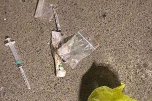 Случайно вышло: В Киеве пьяный водитель нечаянно отдал наркотики патрульным