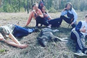 "К животным относимся хорошо": Патрульные разыскали подростков, выложивших в сеть фото с мертвым животным