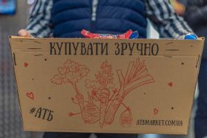 Картонные коробки вместо пакетов: украинская сеть супермаркетов внедряет новшество