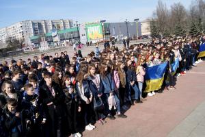 Более 1000 лисичан присоединились к акции "Луганщину объединяет слово Кобзаря"