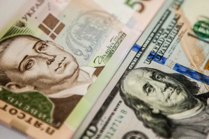 Нацбанк продал четверть миллиарда долларов за полдня, чтобы стабилизировать гривну