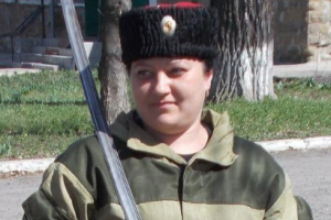 В сеть выложили фото умершей женщины-боевика из Лисичанска