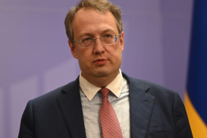 За украинцами могут начать следить по телефонам: в МВД допускают ужесточение карантинных мер