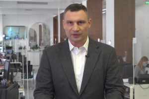 "Есть те, до кого не дошло": Кличко призвал киевлян прекратить "шатания и тусовки" в период карантина