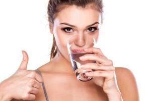 4 признака дефицита воды в организме человека