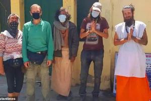 Украинцы с группой туристов месяц пересиживали карантин в индийской пещере