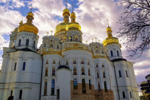 Большинство новых случаев COVID-19 в столице выявлено в Киево-Печерской лавре