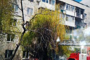 В Лисичанске спасателели освободили двухлетнего ребенка, который остался один в квартире