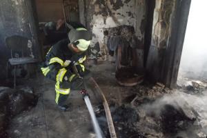 Во время тушения пожара в жилом доме пожарные Луганской области обнаружили два трупа - ГСЧС