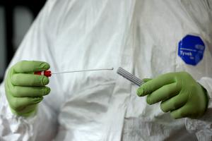 Большинство инфицированных COVID-19 в Луганской области - люди младше 50 лет