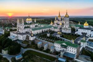 Город Почаев срочно закрывают из-за коронавируса