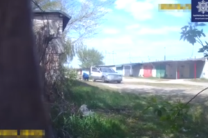 В Северодонецке патрульные поймали "на горячем" наркомана, который нашел "закладку": видео