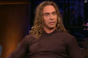 "Пенсионерам платят, а нам нет": Стриптизер Тарзан устроил истерику из-за нехватки денег