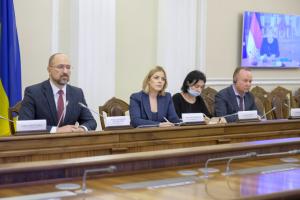 Шмыгаль провел переговоры с Меркель в режиме видеоконференции