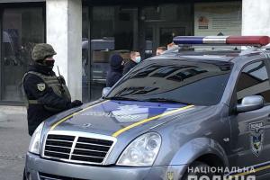 На Львовщине мужчина захватил ресторан и угрожает устроить взрыв