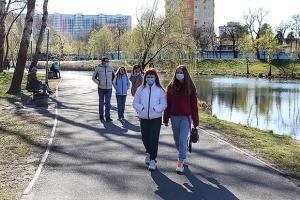 Смягчение карантина: Украинцам разрешили передвигаться по улицам группами до 8 человек