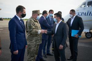 Зеленский прибыл на страдающее от наводнений Прикарпатье