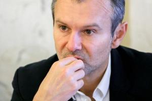 Рада не разрешила Вакарчуку досрочно сложить мандат