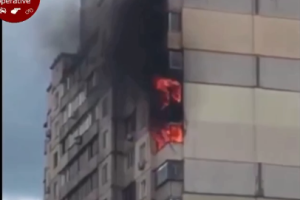 В Киеве рядом с местом взрыва на Позняках загорелась многоэтажка