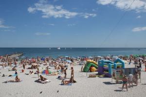 МОЗ рекомендует закрыть несколько пляжей в Киеве и 5 областях: где опасно купаться