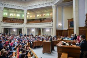 Соцопитування: українці поставили оцінки Верховній Раді через рік після виборів