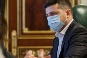 Зеленский попросил правительство не продлевать карантин дольше, чем на месяц