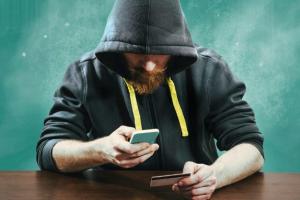 Мошенники из Северодонецка завладели крупной суммой денег, оформляя кредиты на граждан