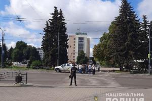 Захоплення автобусу в Луцьку: правоохоронці знешкодили гранату, яку викинув терорист