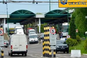 Украина сегодня в полночь закрывает границу для иностранцев