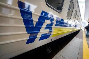 Бігав голий по вагону: У поїзді "Маріуполь-Київ" чоловік побив і намагався згвалтувати жінку