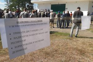 На Харьковщине 500 человек вышли на митинг против цыганей - фото