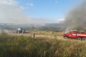 На Луганщині знову масштабна пожежа: горить очерет на ставках