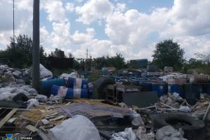 Фирма из Северодонецка устроила свалку токсичных отходов возле жилых массивов Новодружеска