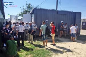 На КПВВ "Станиця Луганська" почали робити тестування на COVID-19: ціна тесту вражає