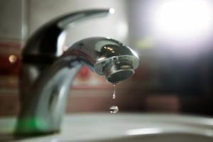 В Лисичанске многоквартирный дом остался без воды после ремонтных работ