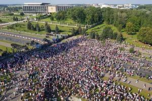 Белорусы устроили масштабные протесты в день рождения Лукашенко