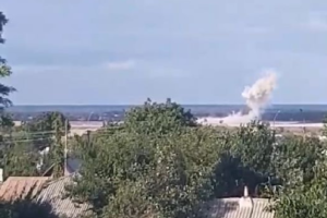 "Могли б і попередити": Жителів Лисичанська налякали вибухи в районі содового заводу