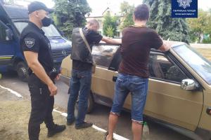 У Лисичанську патрульні виявили наркотики у чотирьох місцевих жителів