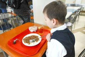 У Сєвєродонецьку батькам учнів почали виплачувати компенсацію вартості харчування